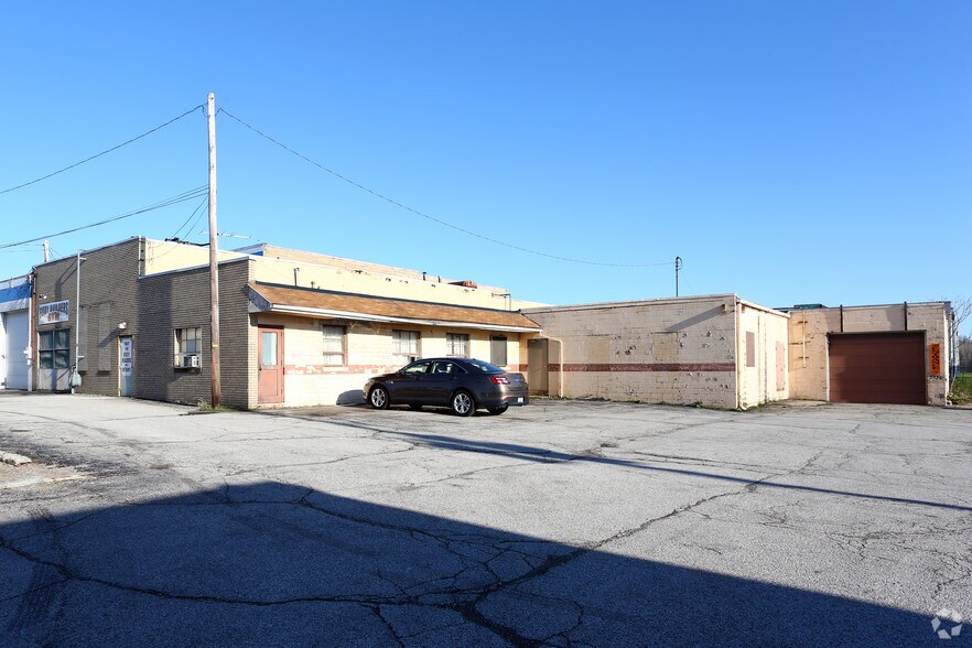 597 E Tallmadge Ave, Akron, OH à vendre - Photo de l’immeuble – Image 2 sur 9