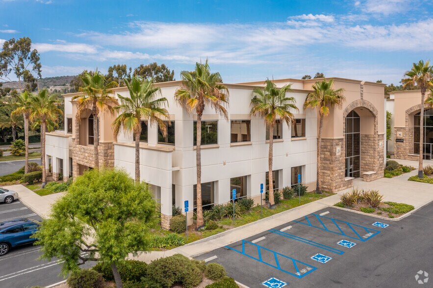 1201 Puerta del Sol, San Clemente, CA à louer - Photo de l’immeuble – Image 1 sur 8