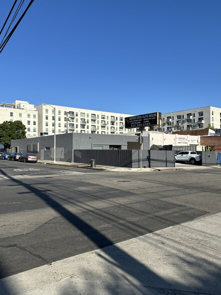 1160 N Las Palmas Ave, Los Angeles, CA à louer - Photo de l’immeuble – Image 2 sur 20