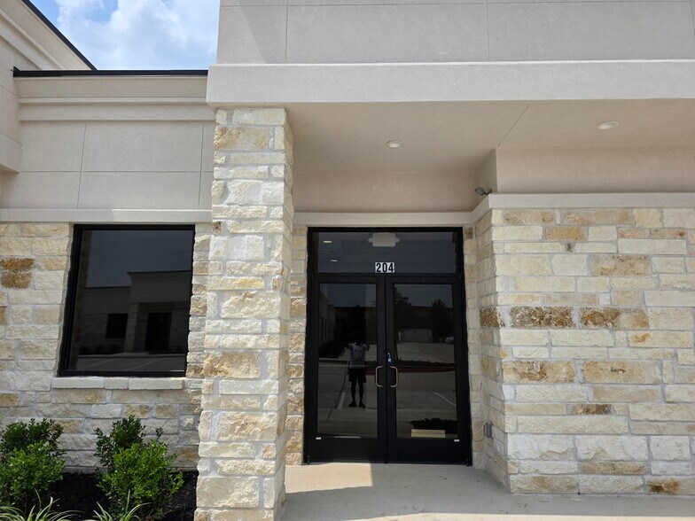 28111 S Firethorne Rd, Katy, TX à louer - Photo de l’immeuble – Image 3 sur 3