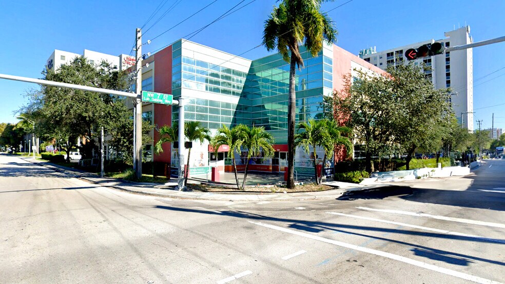 701-707 NW 57th Ave, Miami, FL à louer - Photo de l’immeuble – Image 1 sur 17