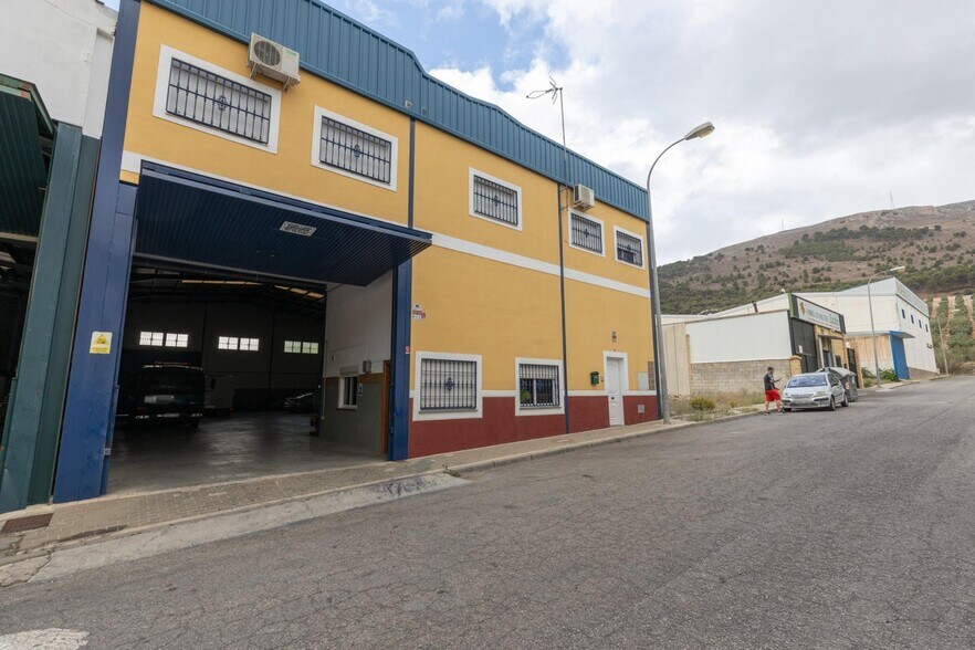 Industriel/Logistique dans Loja à vendre - Photo de l’immeuble – Image 2 sur 22