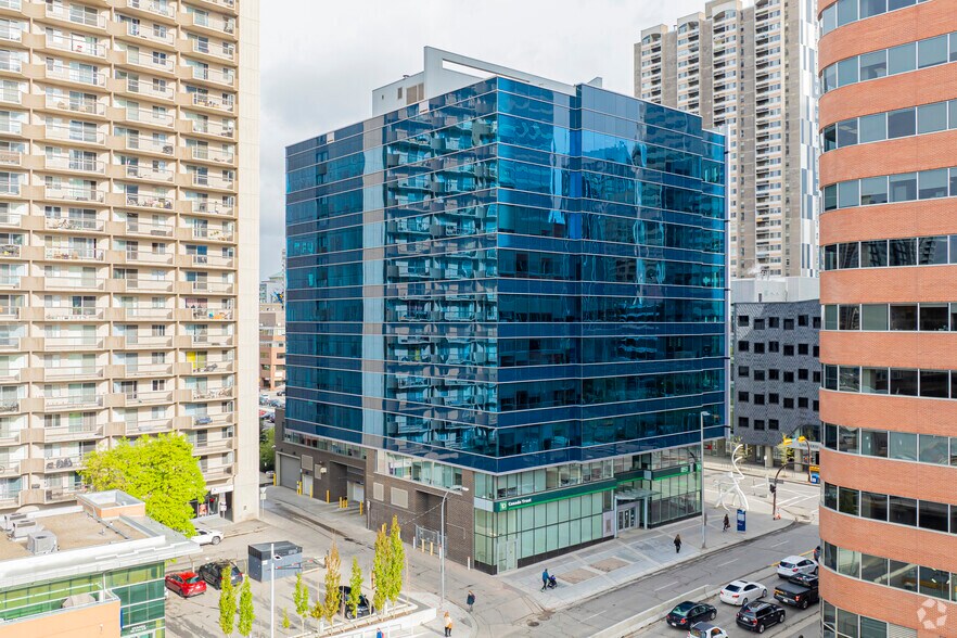903 8th Ave SW, Calgary, AB à louer - Photo de l’immeuble – Image 3 sur 13