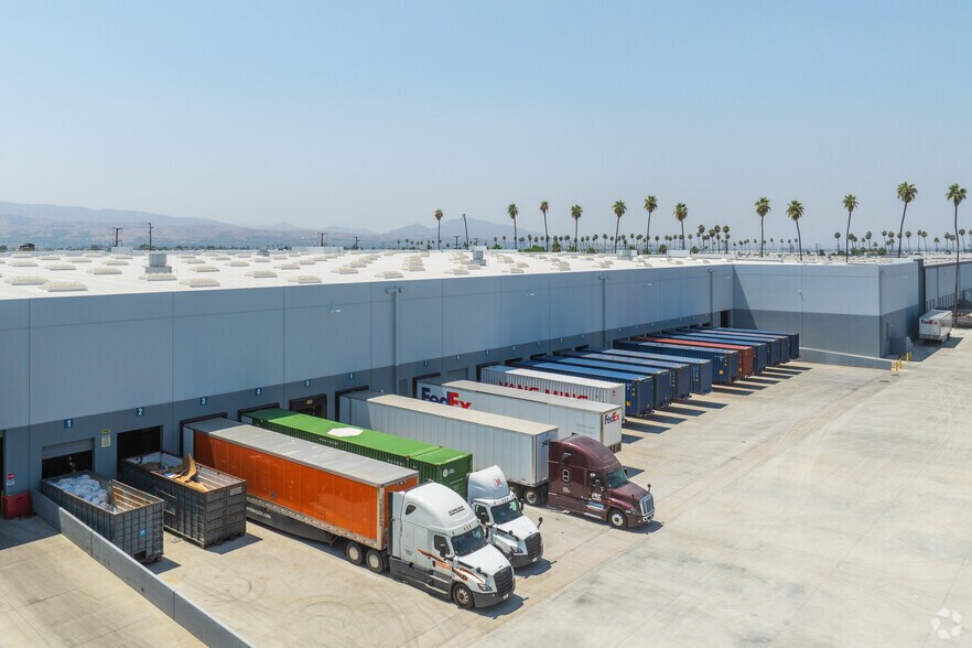 27164 San Bernardino Ave, Redlands, CA à louer - Photo de l’immeuble – Image 2 sur 4