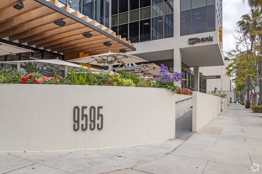 9595 Wilshire Blvd, Beverly Hills, CA à louer - Photo de l’immeuble – Image 3 sur 6