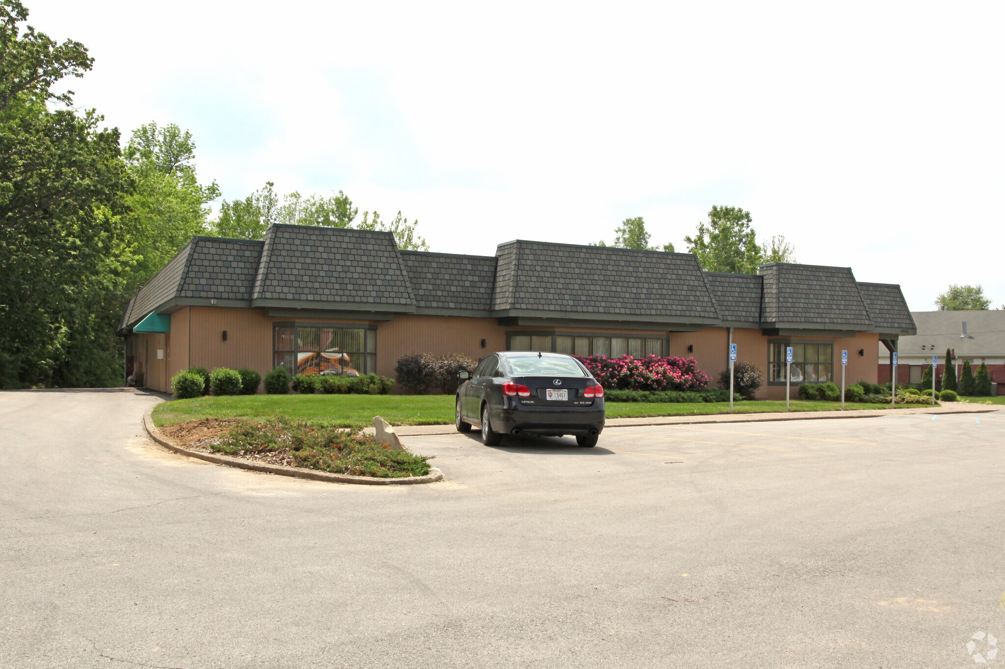 1806 10th St, Jeffersonville, IN à vendre Photo principale– Image 1 sur 3