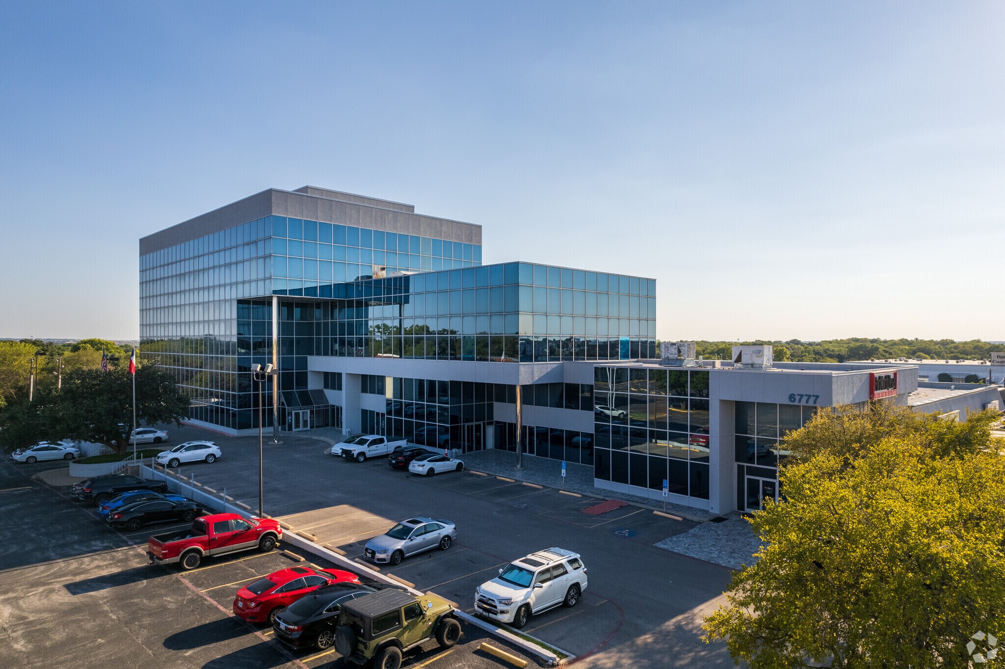 6777 Camp Bowie Blvd, Fort Worth, TX à louer Photo de l’immeuble– Image 1 sur 8