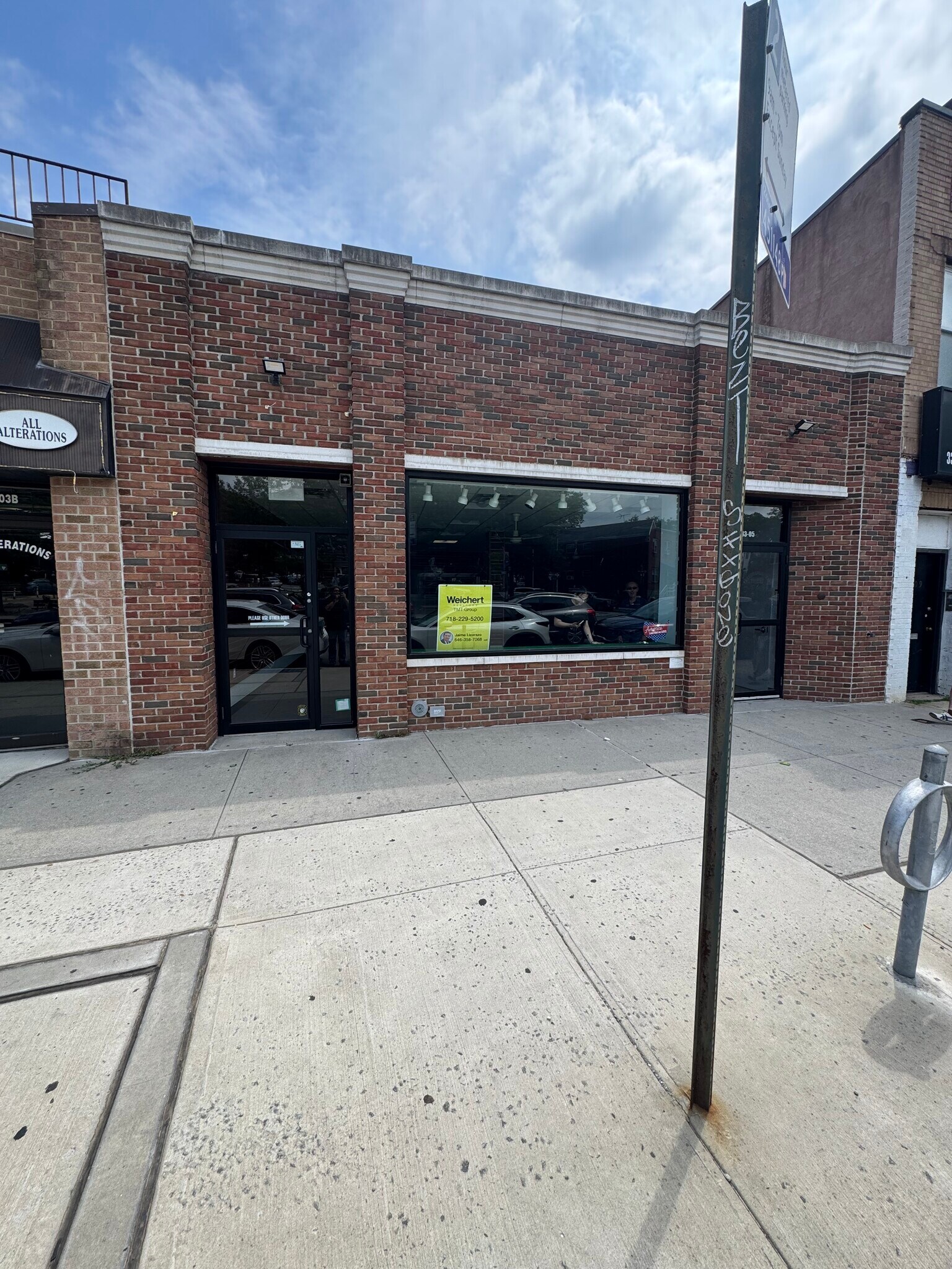 33-05 Francis Lewis Blvd, Flushing, NY à louer Photo de l’immeuble– Image 1 sur 25