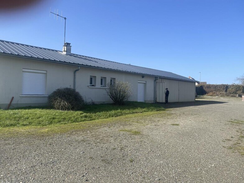 Local d'activités dans Bouloire à vendre - Photo de l’immeuble – Image 2 sur 11