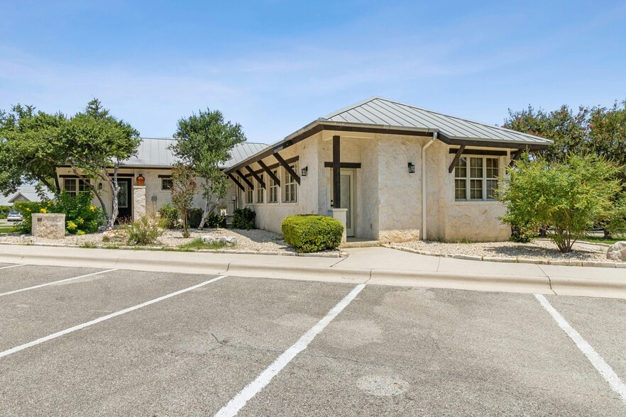 310 Stagecoach Trl, San Marcos, TX à louer - Photo de l’immeuble – Image 2 sur 33