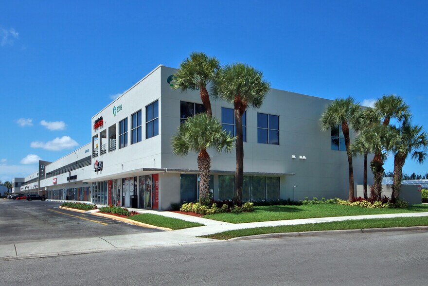 3399 NW 72nd Ave, Miami, FL à louer - Photo de l’immeuble – Image 2 sur 5