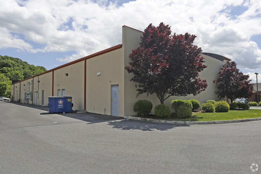 2637 E Stone Dr, Kingsport, TN à vendre - Photo de l’immeuble – Image 3 sur 24