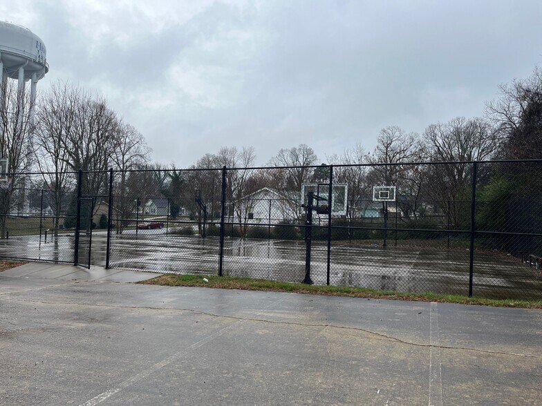 622 E Lexington Ave, High Point, NC à louer - Photo de l’immeuble – Image 3 sur 16