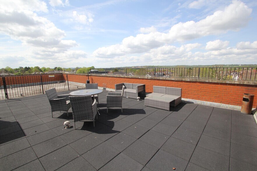 303 Ballards Ln, Londres à louer - Photo de l’immeuble – Image 2 sur 9