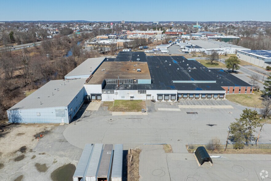 240 Industrial Ave E, Lowell, MA à louer - Photo principale – Image 1 sur 7
