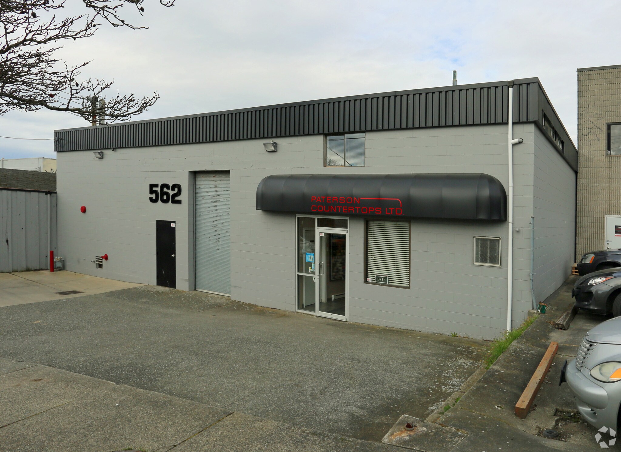 562 Hillside Ave, Victoria, BC à louer Photo principale– Image 1 sur 4