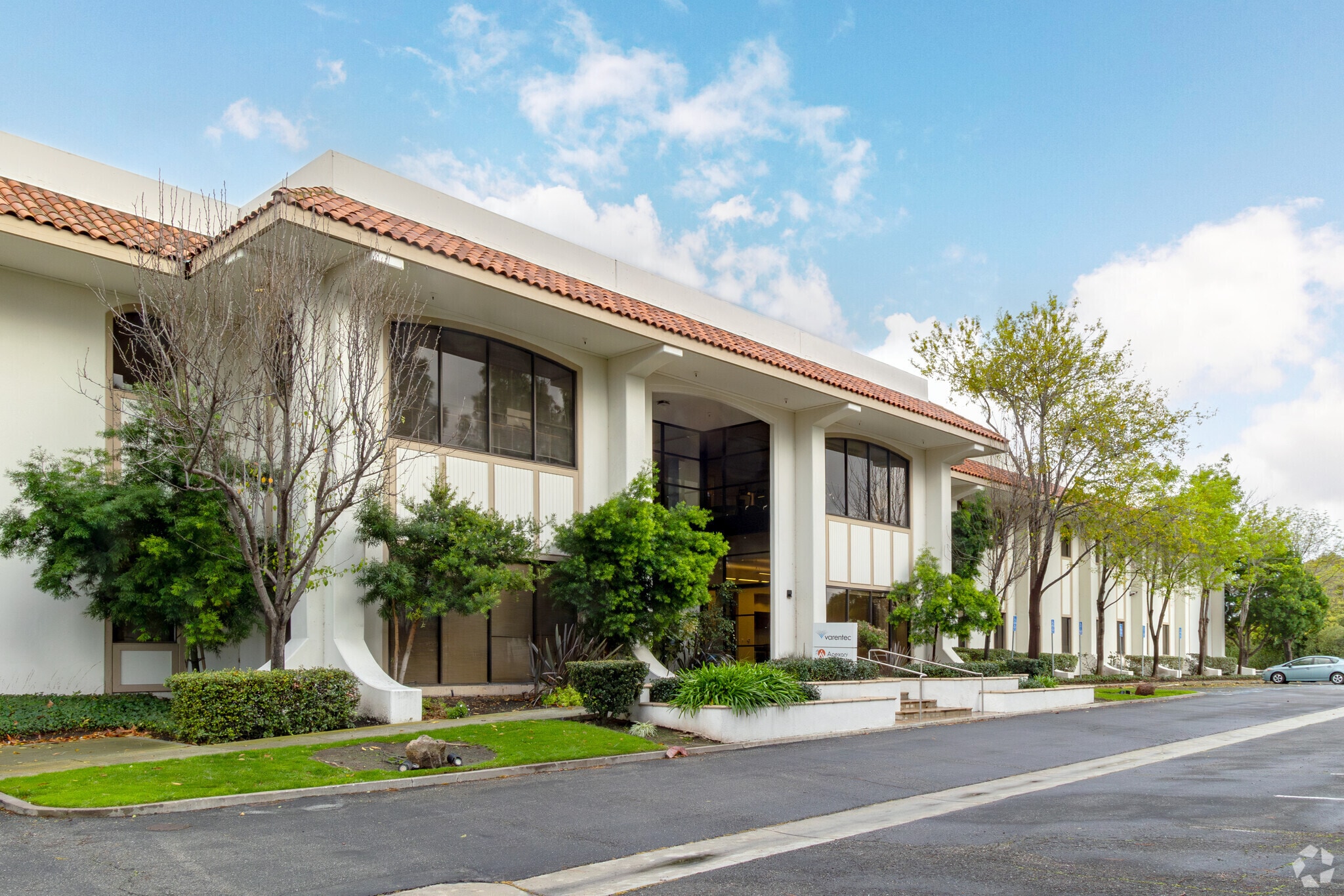 3200 Patrick Henry Dr, Santa Clara, CA à louer Photo de l’immeuble– Image 1 sur 4