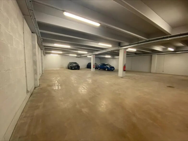 Local d’activités dans Palaiseau à louer - Photo de l’immeuble – Image 2 sur 5