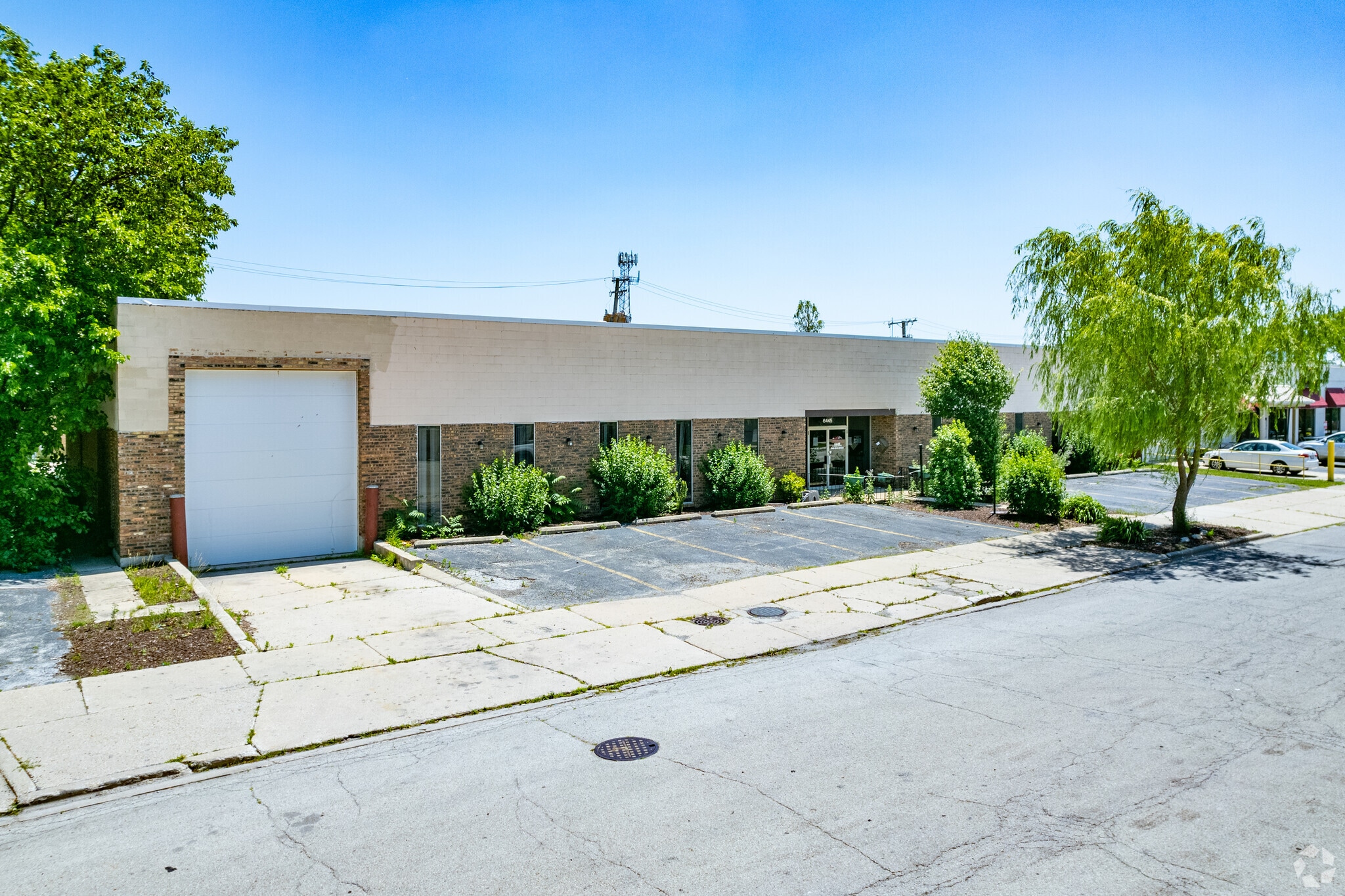 6445 Hamlin Ave, Lincolnwood, IL à louer Photo principale– Image 1 sur 15