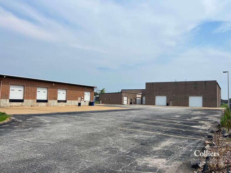 13701 Green Ash Ct, Earth City, MO à vendre - Photo de l’immeuble – Image 3 sur 7
