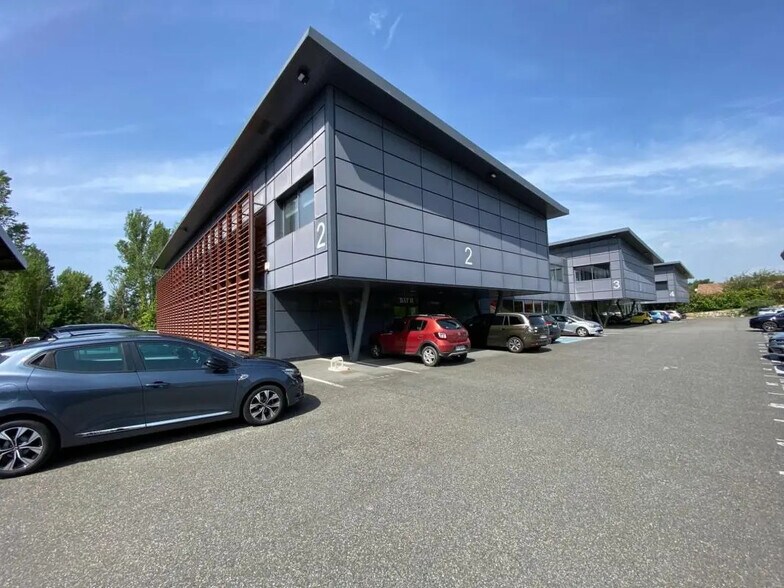 Bureau dans Saint-Jean à louer - Photo de l’immeuble – Image 1 sur 24