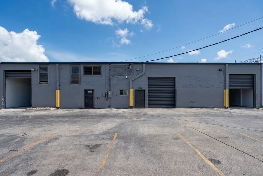 3904 NW 32 Ave, Miami, FL à vendre - Photo de l’immeuble – Image 3 sur 8