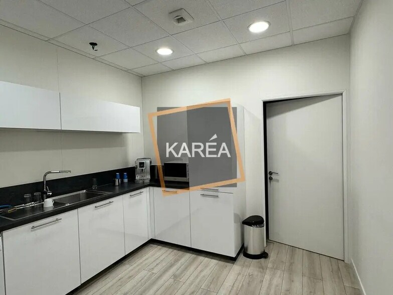 Local d’activités dans Serris à louer - Photo de l’immeuble – Image 3 sur 10