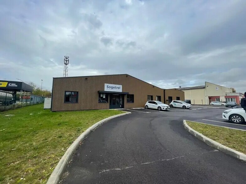 Bureau dans Oissel à louer - Photo de l’immeuble – Image 2 sur 10