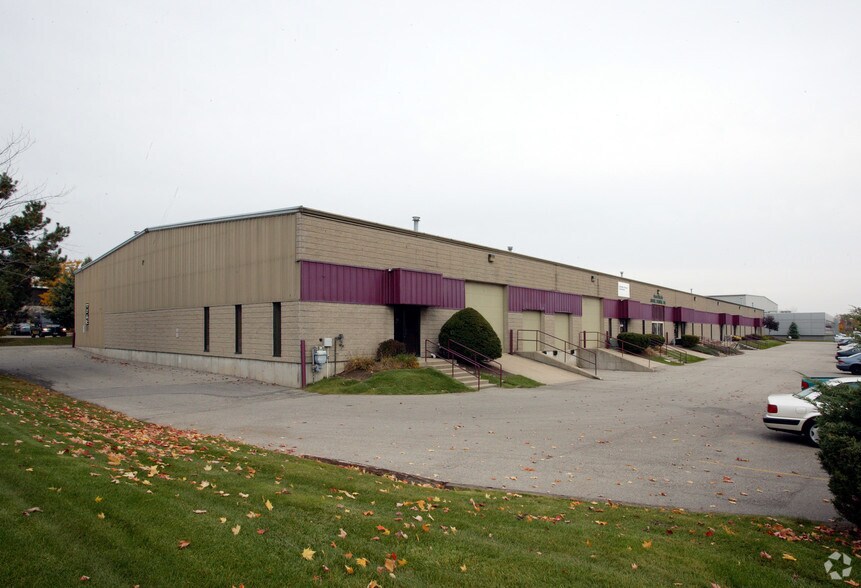 4384-4396 Airwest Dr SE, Grand Rapids, MI à louer - Photo de l’immeuble – Image 2 sur 6