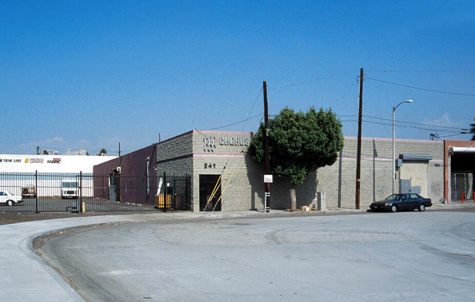 341 W 31st St, Los Angeles, CA à louer - Photo principale – Image 2 sur 24