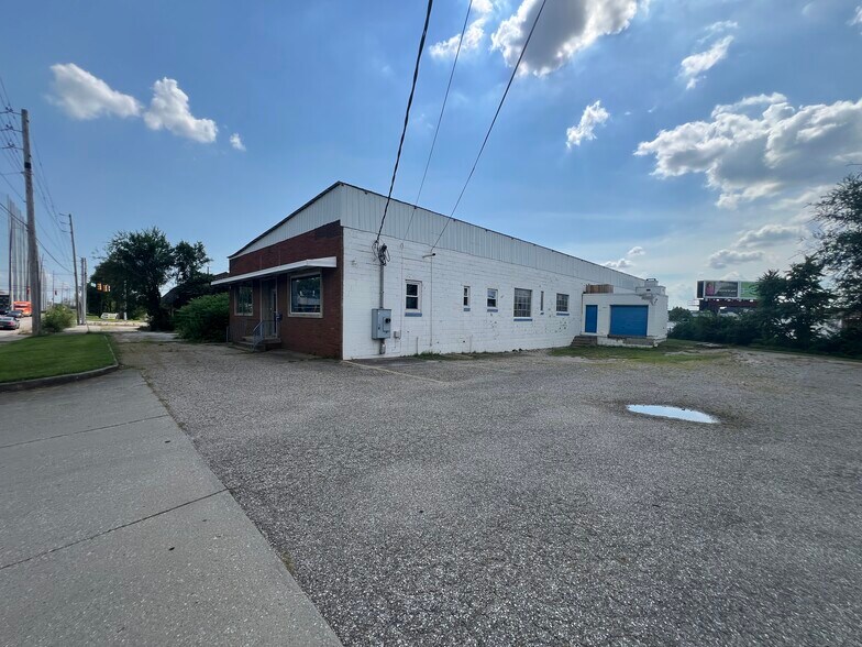 1150 S White River Pky W Dr, Indianapolis, IN à vendre - Photo de l’immeuble – Image 3 sur 7