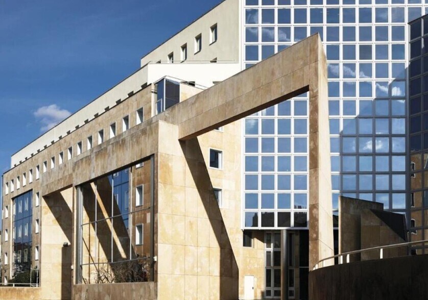 40 Rue Pasteur, Suresnes à louer - Photo de l’immeuble – Image 2 sur 6