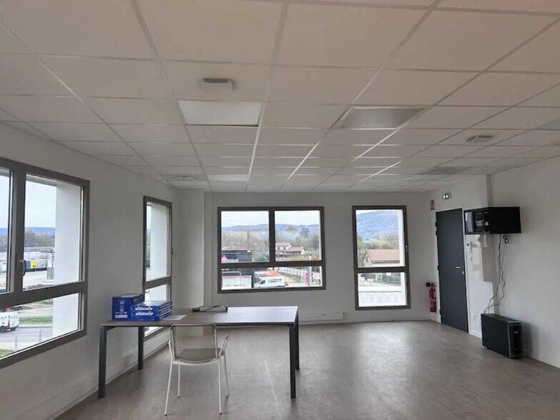 Bureau dans Tossiat à louer - Photo de l’immeuble – Image 3 sur 3