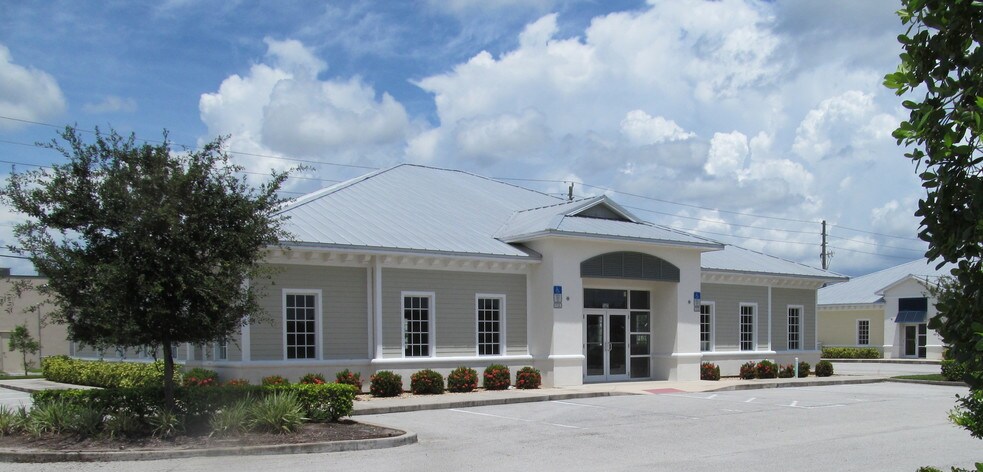 342 Cogan Dr SE, Palm Bay, FL à louer - Photo de l’immeuble – Image 1 sur 3