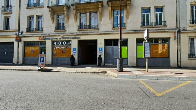 Plus de détails pour Local commercial à louer