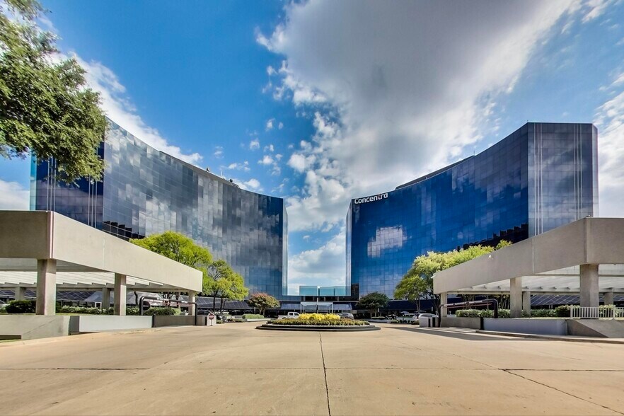 5080 Spectrum Dr, Addison, TX à louer - Photo de l’immeuble – Image 2 sur 21