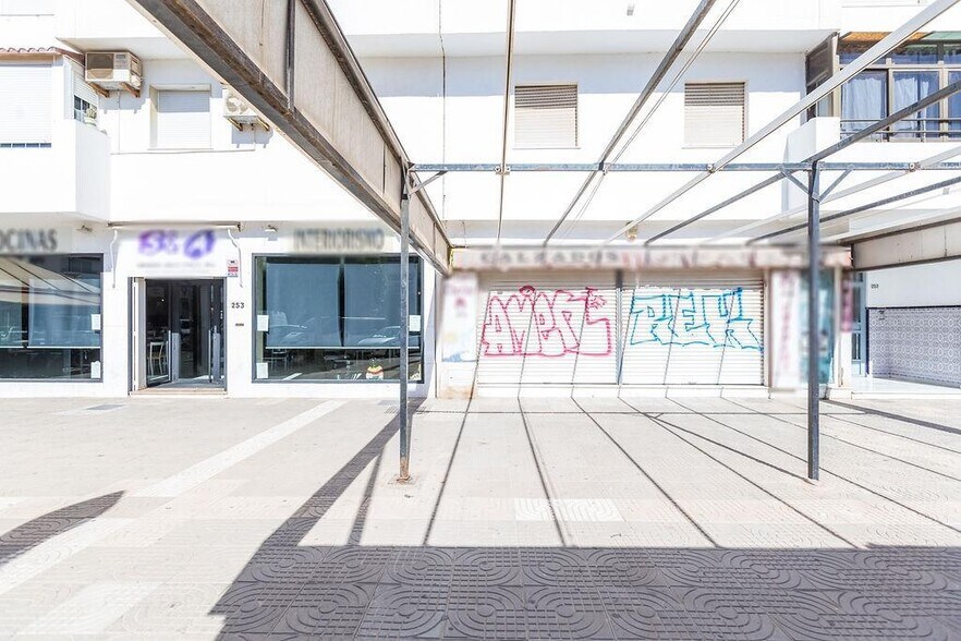 Local commercial dans Roquetas de Mar, Almería à vendre - Photo de l’immeuble – Image 3 sur 13