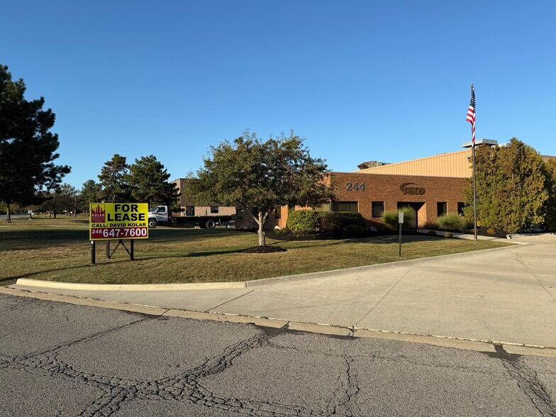 244 Rex Blvd, Auburn Hills, MI à louer - Photo principale – Image 1 sur 2