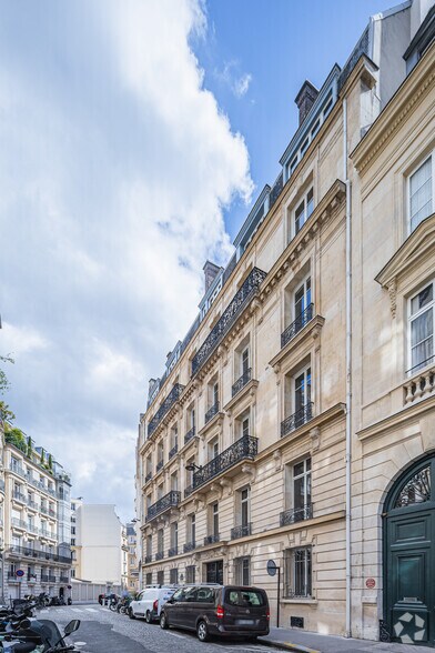 13 Rue Du Docteur Lancereaux, Paris à vendre - Photo de l’immeuble – Image 3 sur 3
