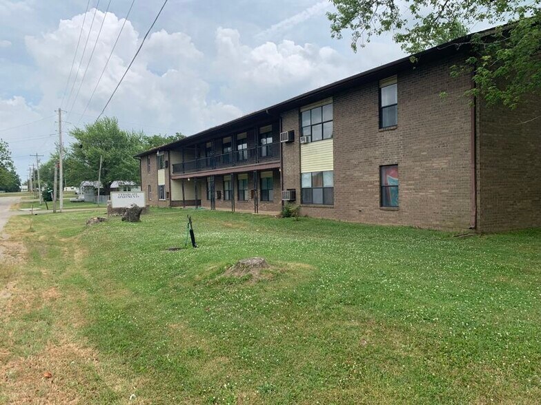 212 W Ruby St, Conway, MO à vendre - Photo de l’immeuble – Image 2 sur 4