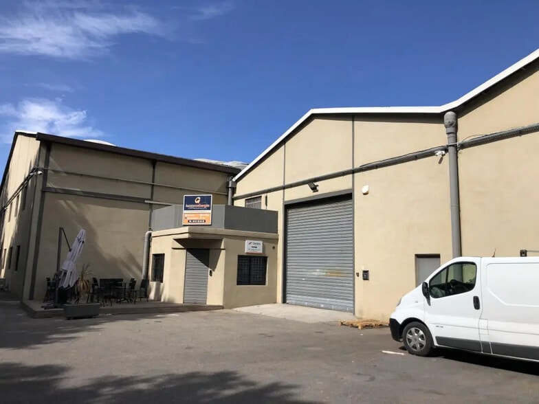Local d’activités dans Marseille à louer - Photo de l’immeuble – Image 1 sur 5