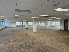 12115 Lackland Rd, Maryland Heights, MO à louer Photo de l’immeuble– Image 2 sur 6
