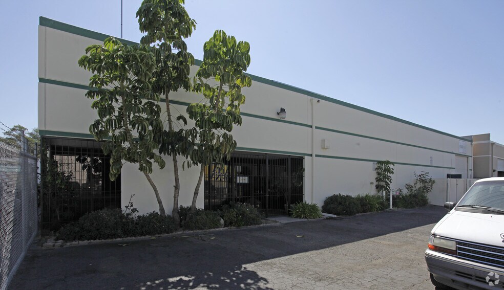1342 N Knollwood Cir, Anaheim, CA à vendre - Photo de l’immeuble – Image 3 sur 3