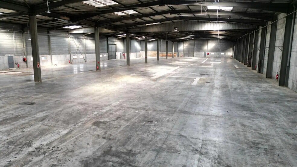 Industriel/Logistique dans PONT-D'AIN à vendre - Photo de l’immeuble – Image 3 sur 8