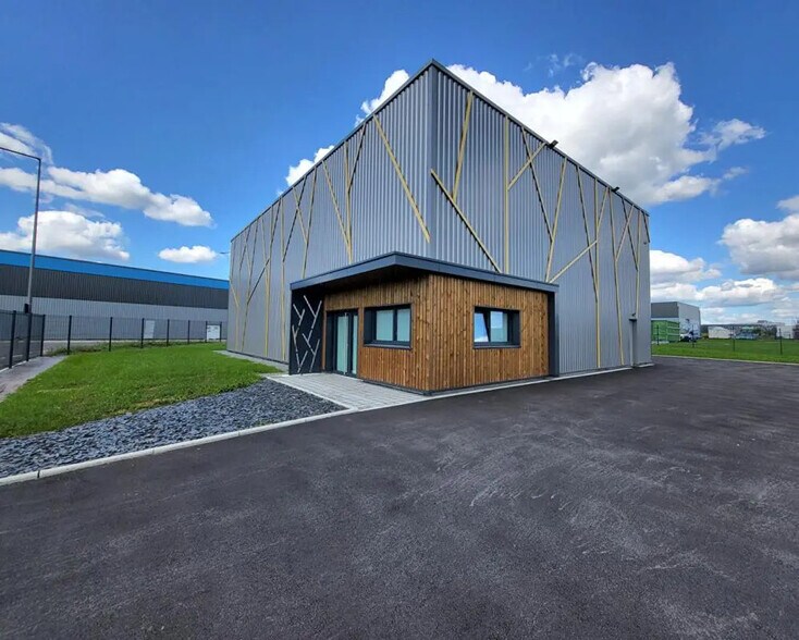 Industriel/Logistique dans Sablé-sur-Sarthe à louer - Photo de l’immeuble – Image 1 sur 5