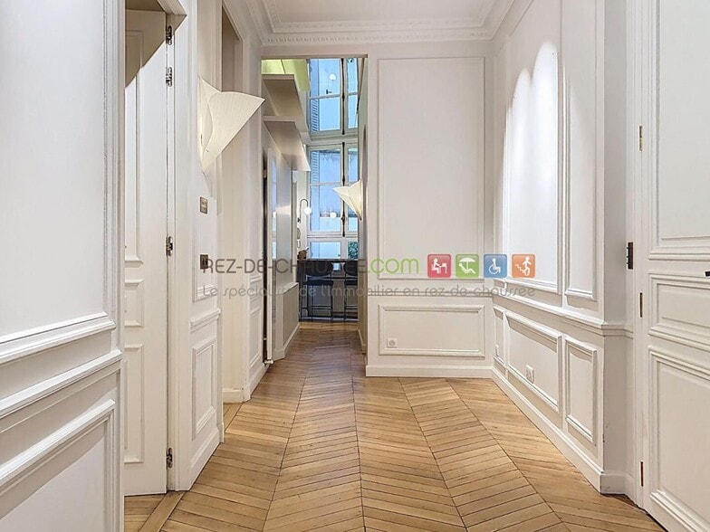 Immeuble residentiel dans Paris à vendre - Photo intérieure – Image 3 sur 9