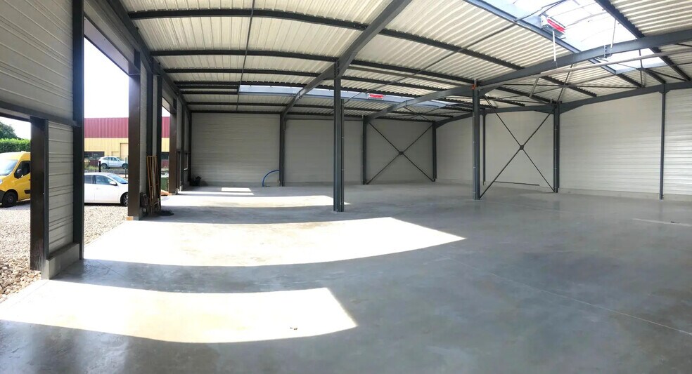 Industriel/Logistique dans Méré à louer - Photo intérieure – Image 1 sur 4