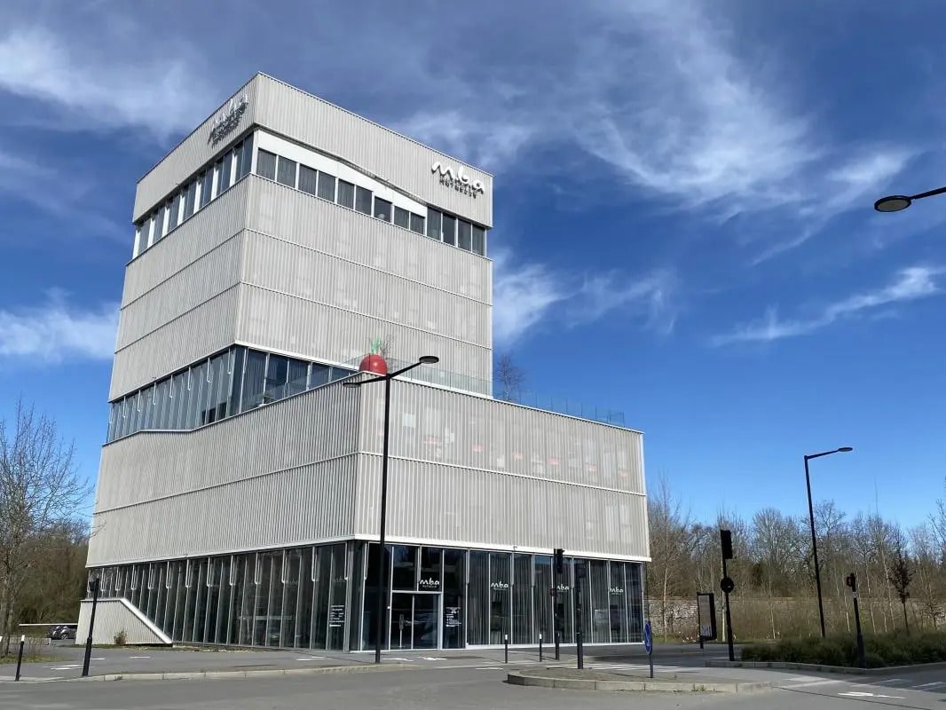 Bureau dans Saint-Jacques-de-la-Lande à louer Photo de l’immeuble– Image 1 sur 10