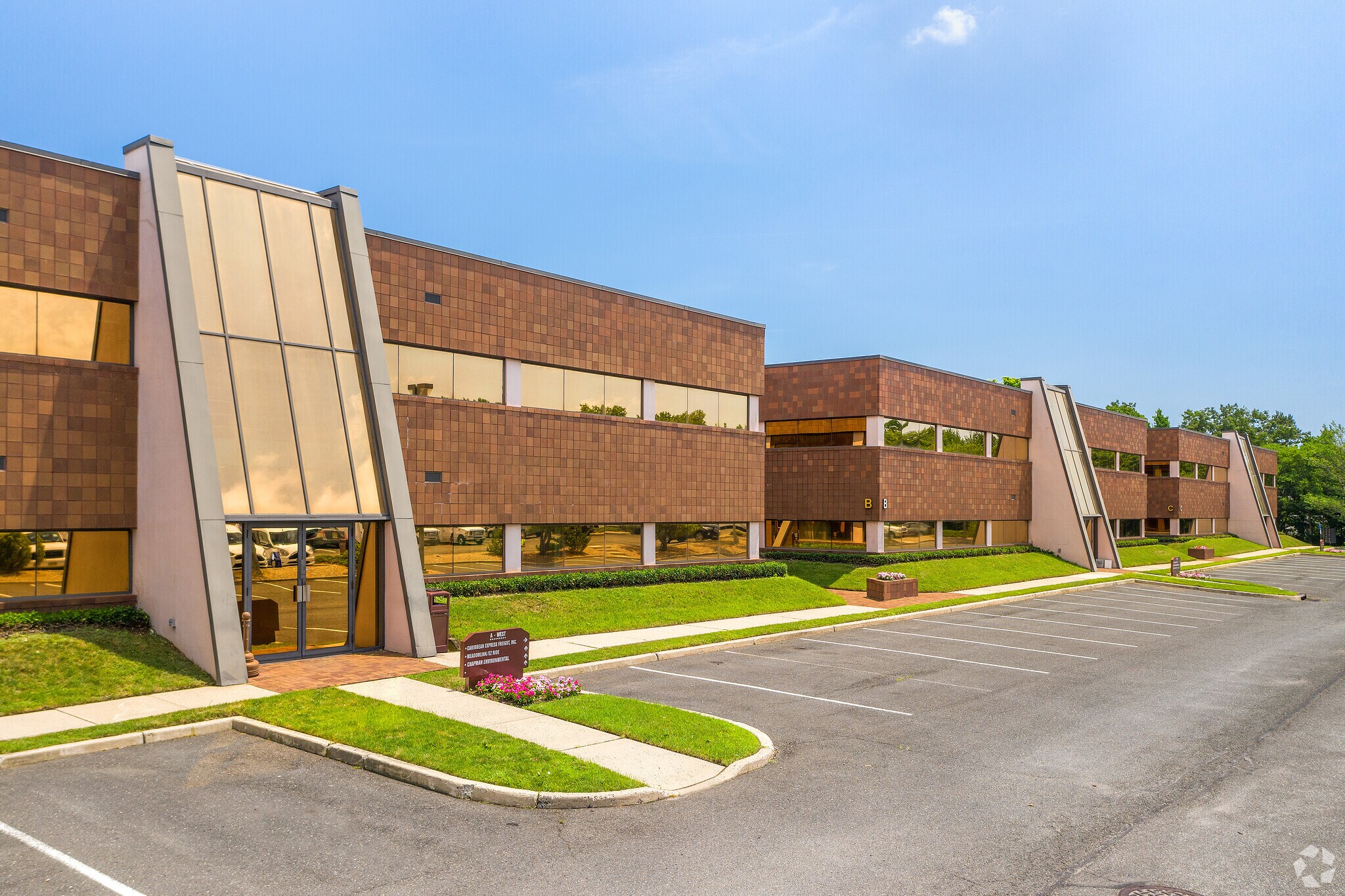 1 Industrial Way W, Eatontown, NJ à louer Photo de l’immeuble– Image 1 sur 22