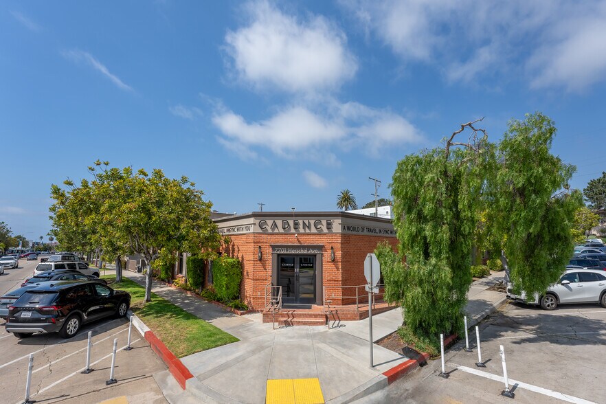 7701 Herschel Ave, La Jolla, CA à louer - Photo de l’immeuble – Image 3 sur 9